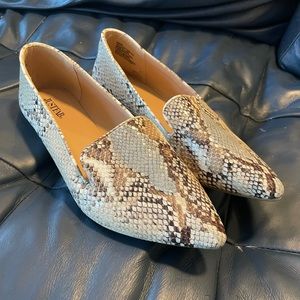 Pointed Snakeskin Print Flats